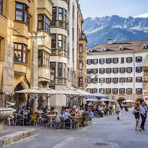 Отель Altstadthotel Weisses Kreuz